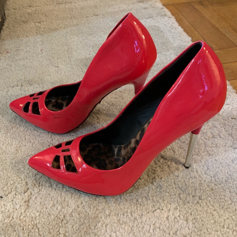 Betsy Johnson hot pink bowtie pumps